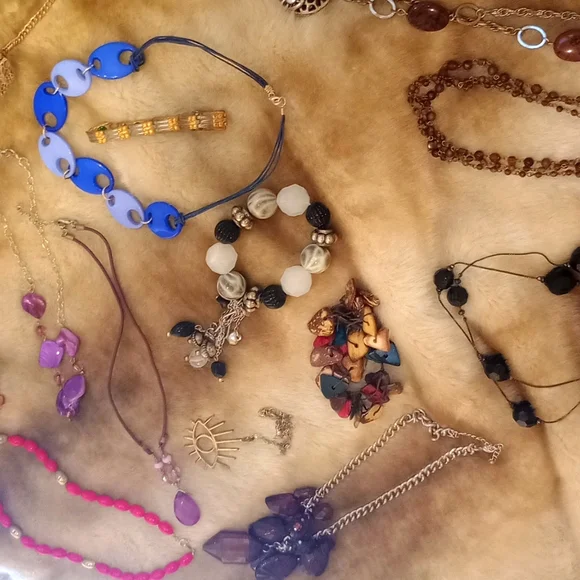 Huge lot of 31 pieces of costume jewelry - Picture 8 of 8